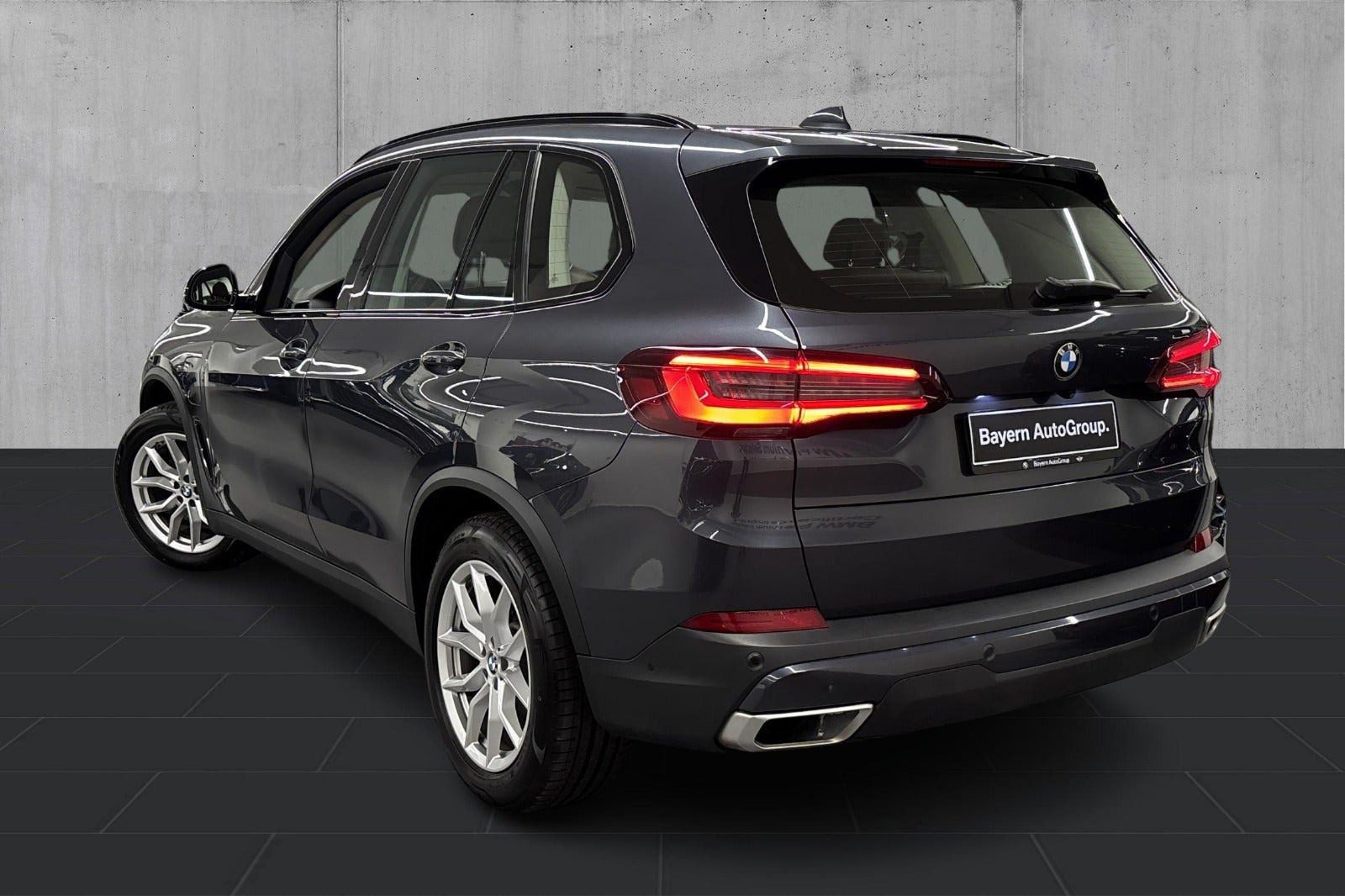 Grå BMW X5 fra 2020