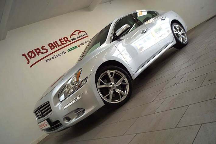 Sølv Nissan Maxima fra 2012