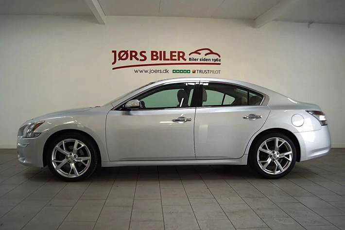 Sølv Nissan Maxima fra 2012