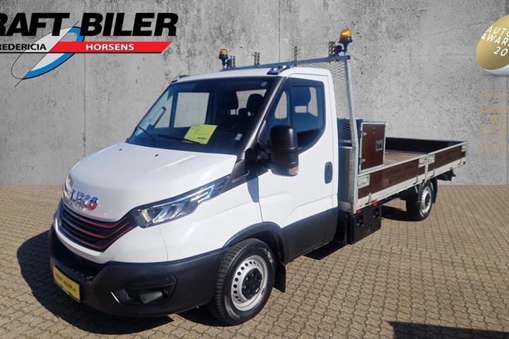 Hvid Iveco Daily fra 2024 set udefra