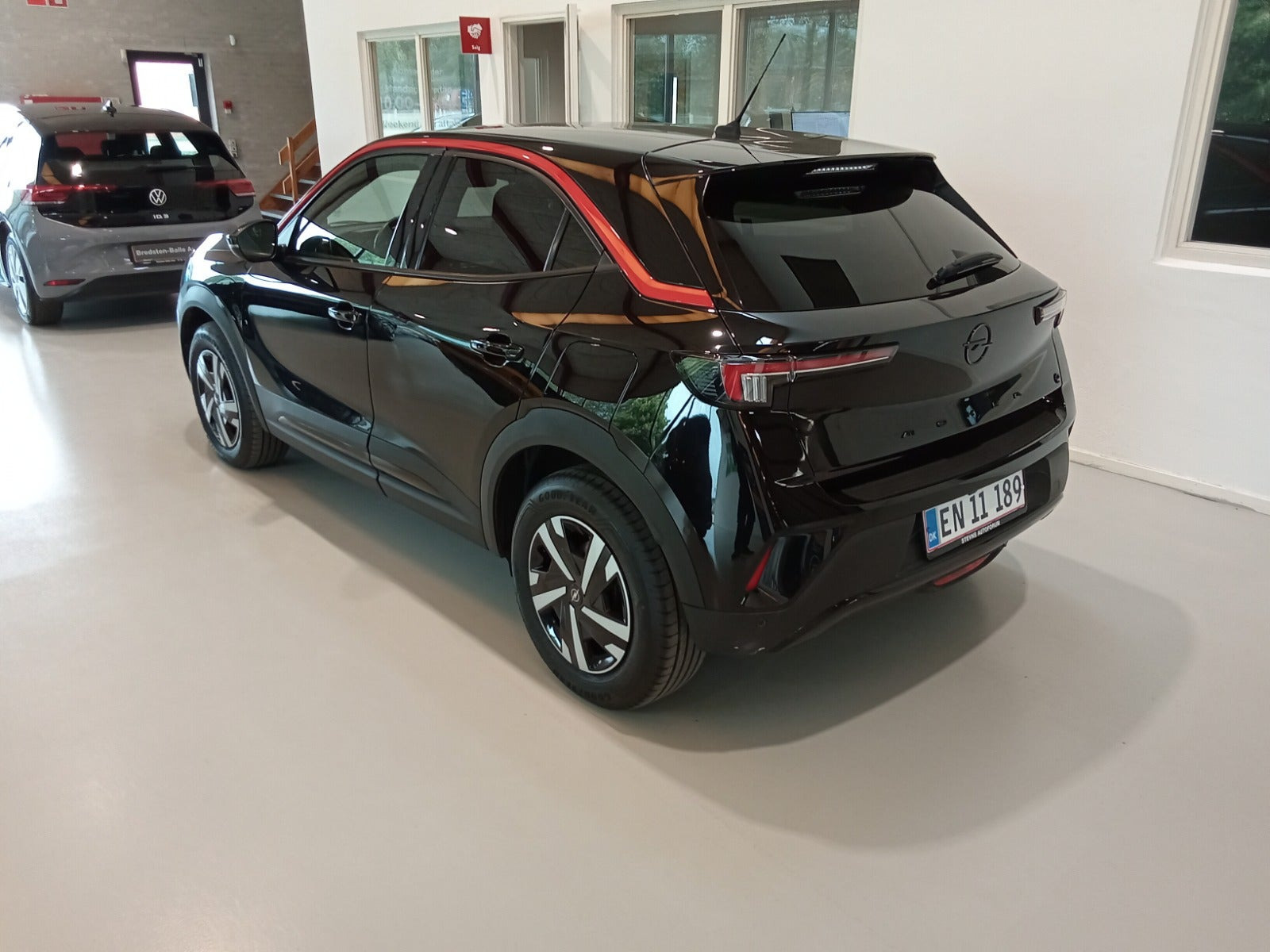 Sort Opel Mokka-e fra 2023