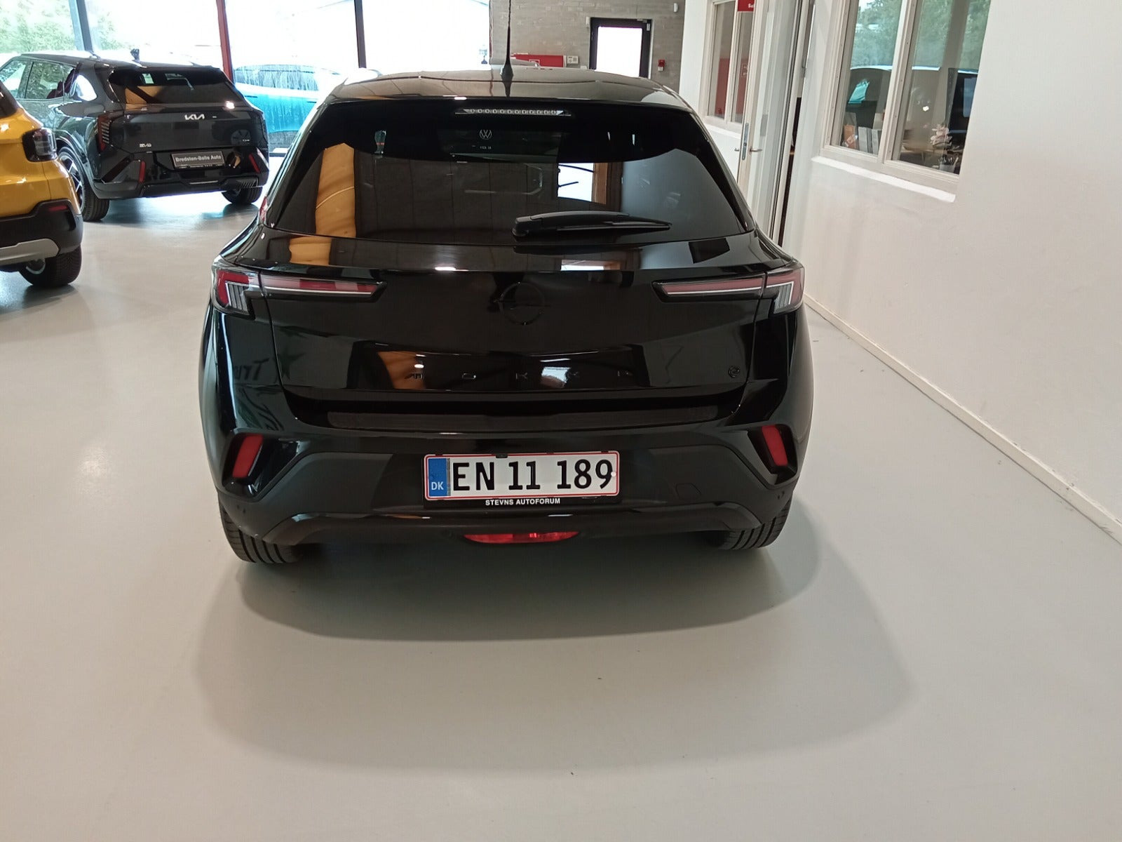 Sort Opel Mokka-e fra 2023