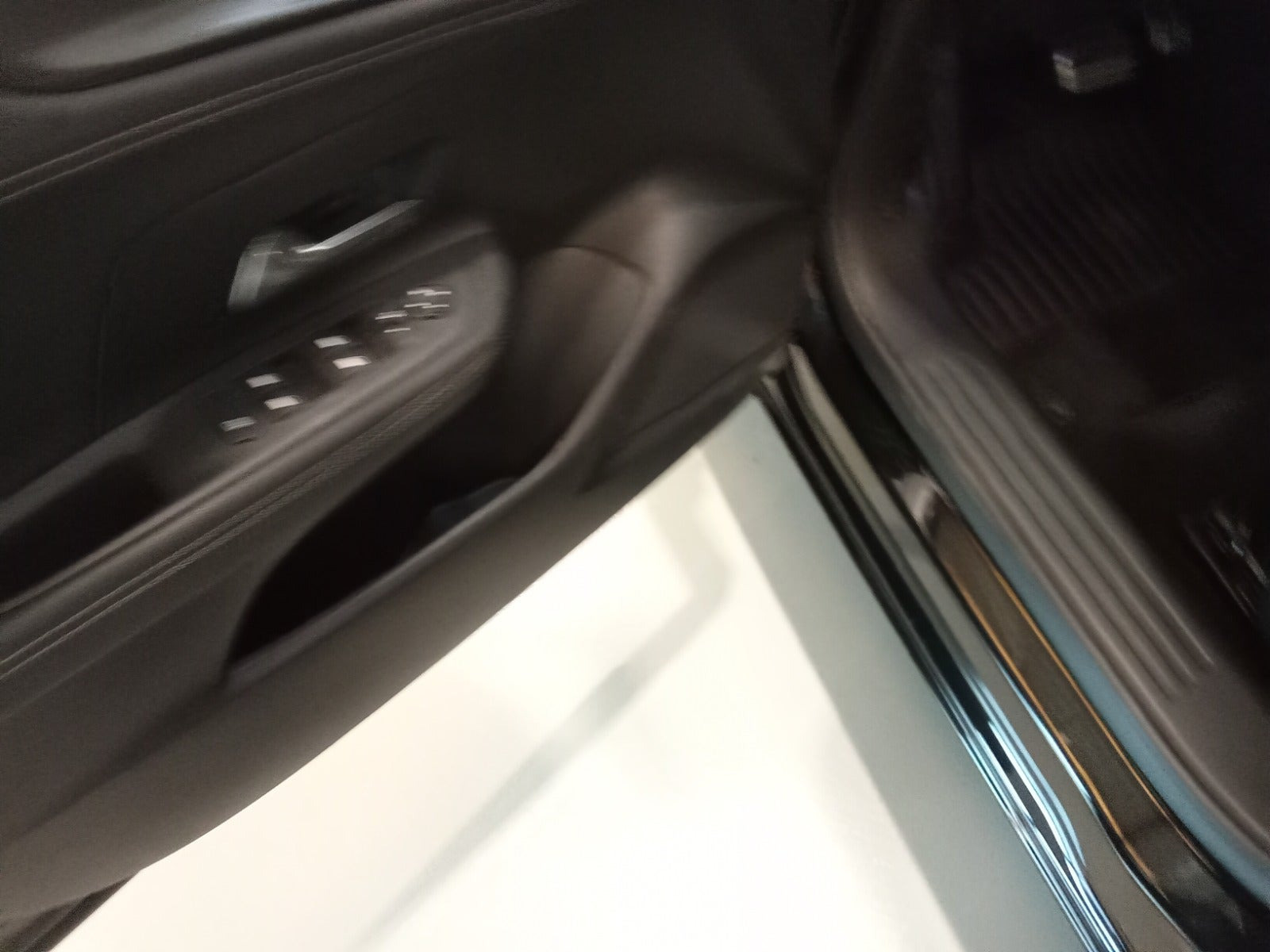 Sort Opel Mokka-e fra 2023