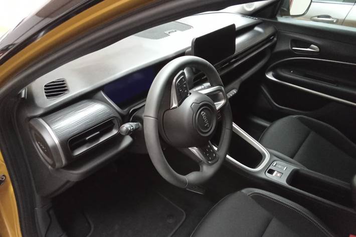 Gul Jeep Avenger fra 2023