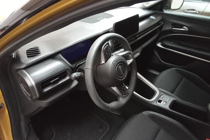 Gul Jeep Avenger fra 2023