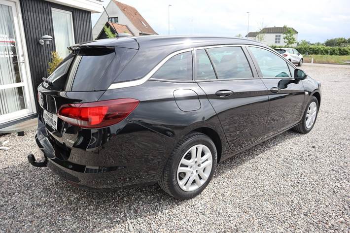 Sort Opel Astra fra 2017