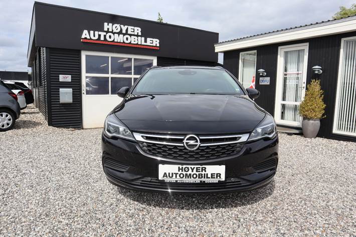 Sort Opel Astra fra 2017