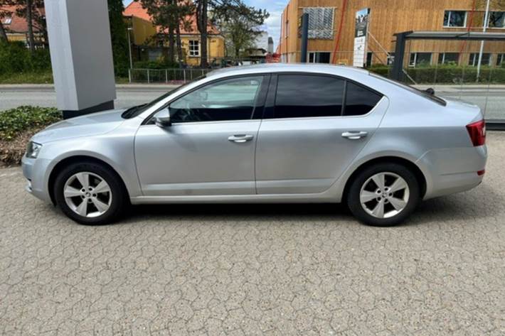 Sølv Skoda Octavia fra 2017