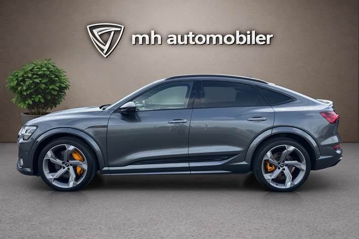 Grå Audi e-tron S fra 2023