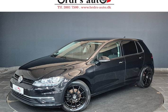 Sort VW Golf VII fra 2017 set udefra