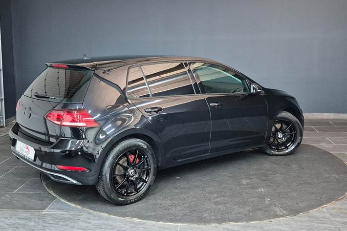 Sort VW Golf VII fra 2017