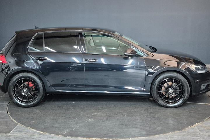 Sort VW Golf VII fra 2017