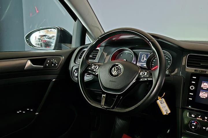 Sort VW Golf VII fra 2017