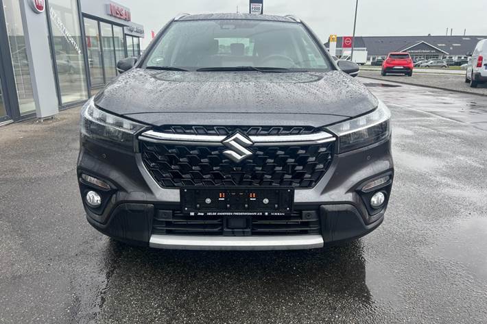 Grå Suzuki S-Cross fra 2025