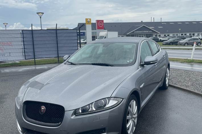 undefined Jaguar XF fra 2012 set udefra