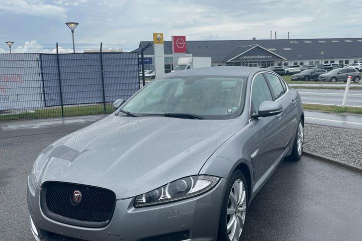 undefined Jaguar XF fra 2012 set udefra