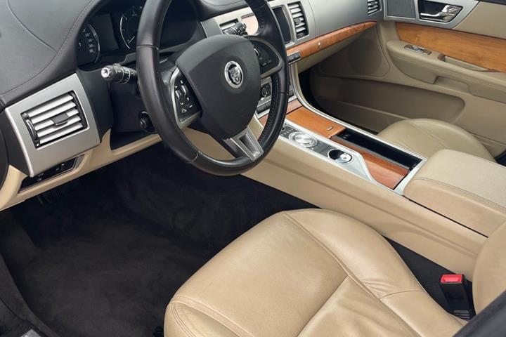 undefined Jaguar XF fra 2012