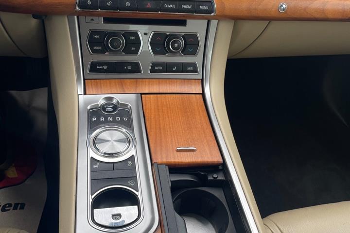 undefined Jaguar XF fra 2012