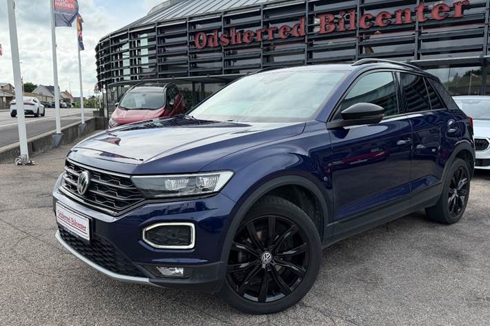 Blå VW T-Roc fra 2020 set udefra