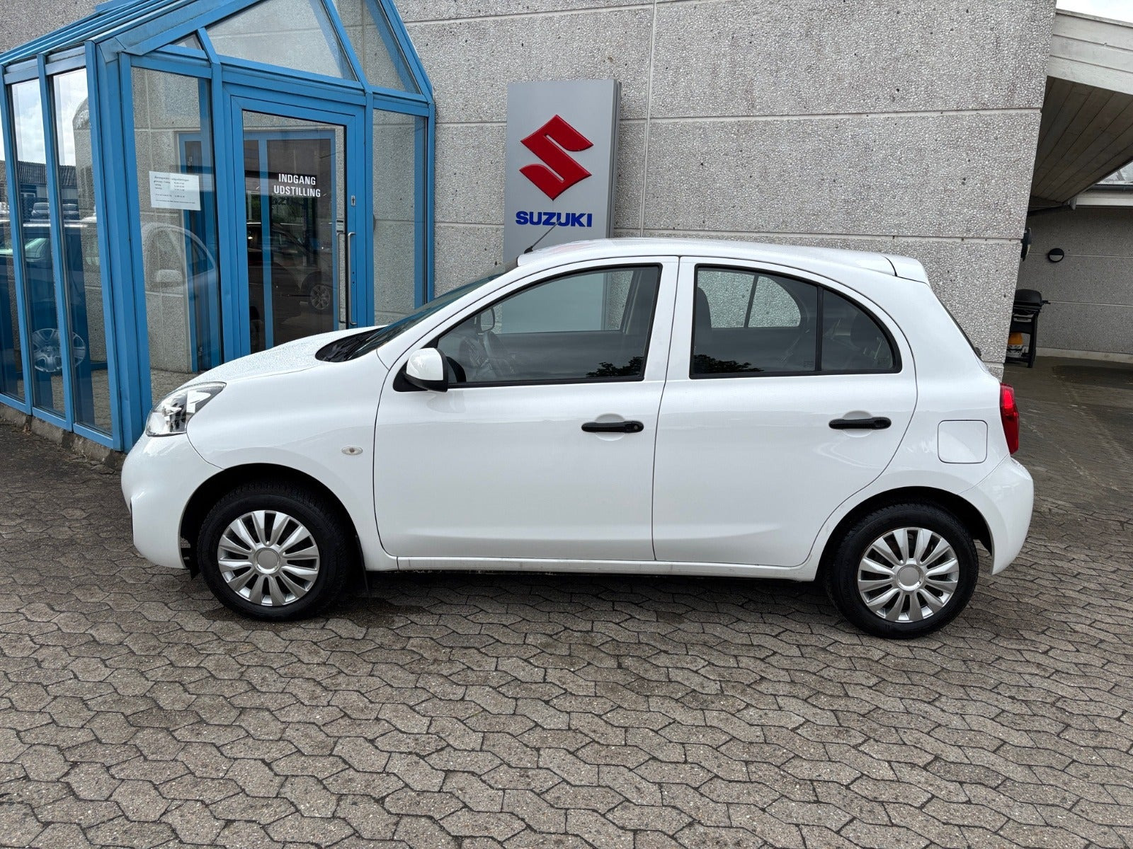 Hvid Nissan Micra fra 2015