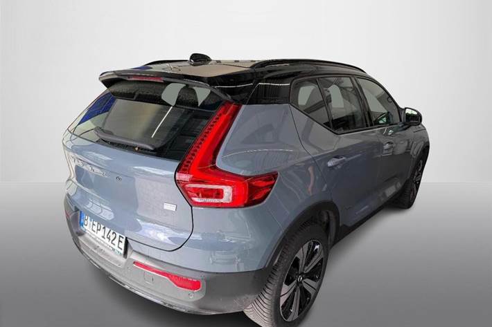 Grå Volvo XC40 fra 2023