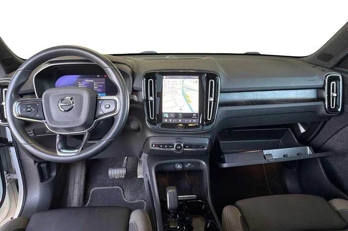 Hvid Volvo XC40 fra 2023