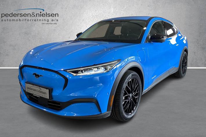 Blå Ford Mustang Mach-E fra 2024