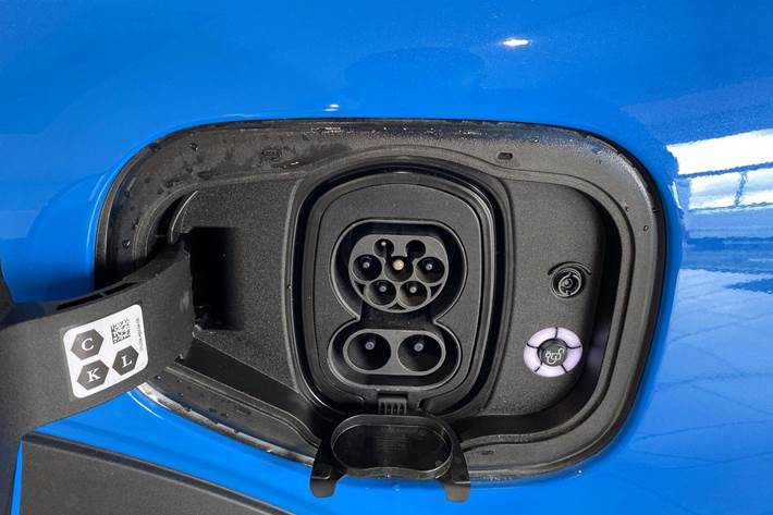 Blå Ford Mustang Mach-E fra 2024