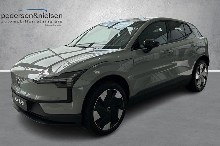 Grå Volvo EX30 fra 2027 set udefra