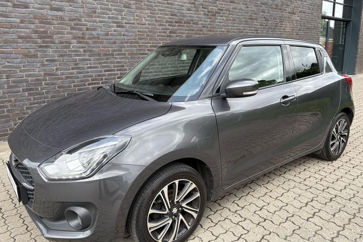 Grå Suzuki Swift fra 2021 set udefra