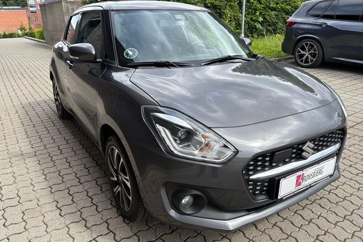 Grå Suzuki Swift fra 2021