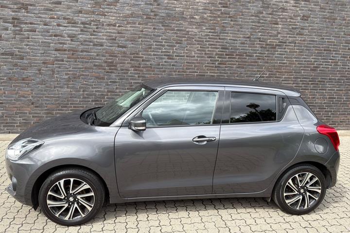 Grå Suzuki Swift fra 2021