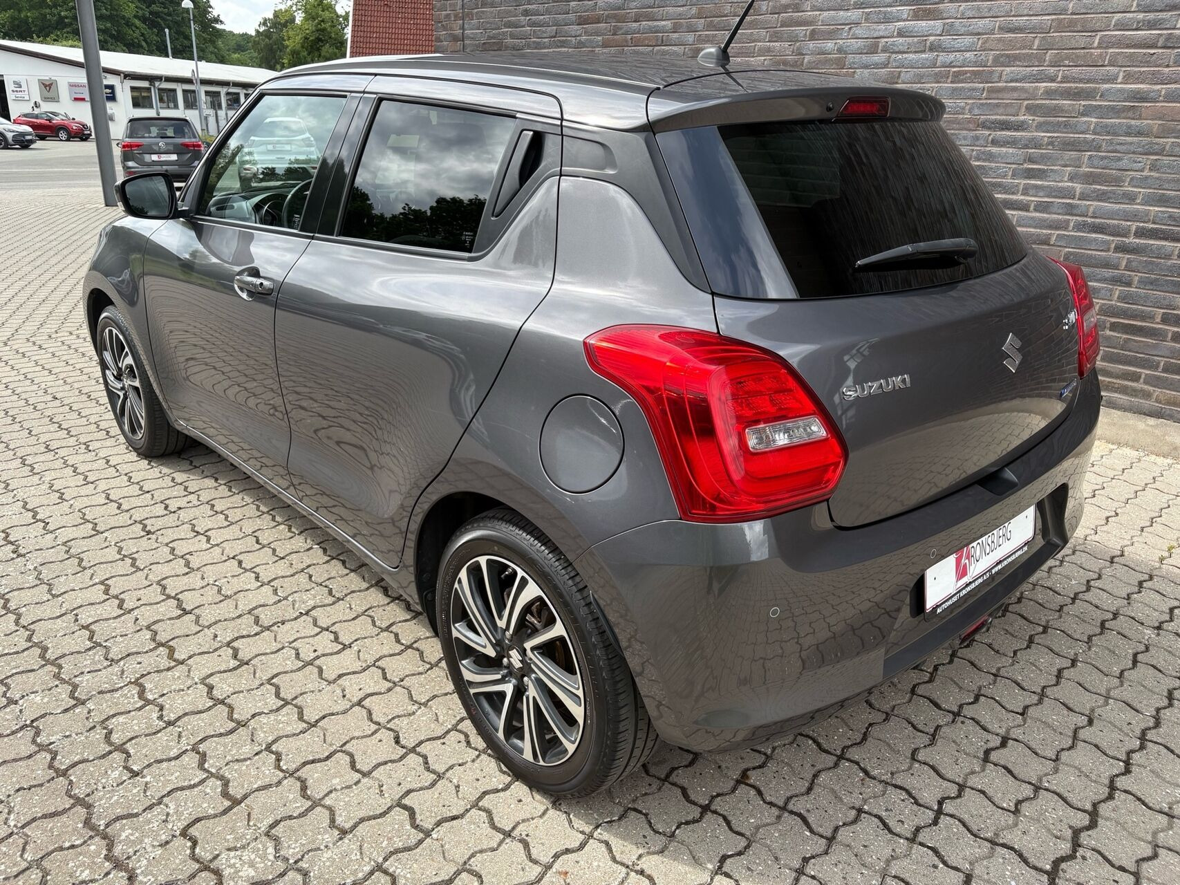 Grå Suzuki Swift fra 2021