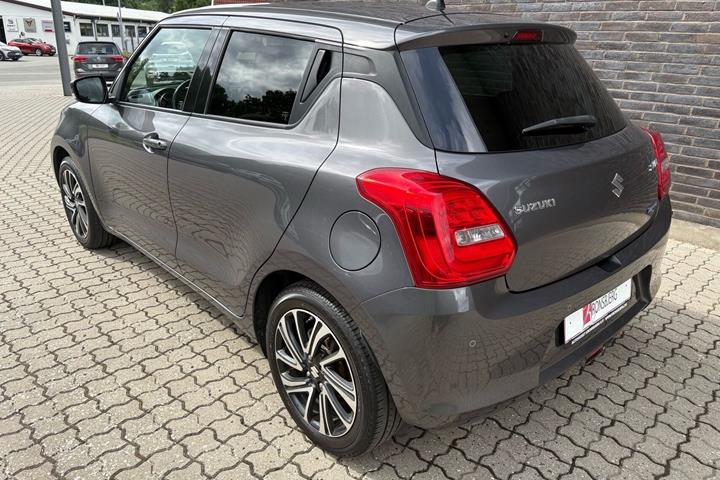 Grå Suzuki Swift fra 2021