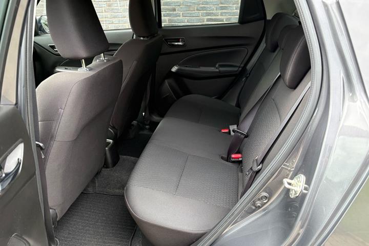 Grå Suzuki Swift fra 2021