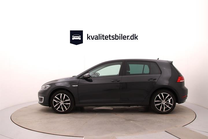 Grå VW Golf fra 2020