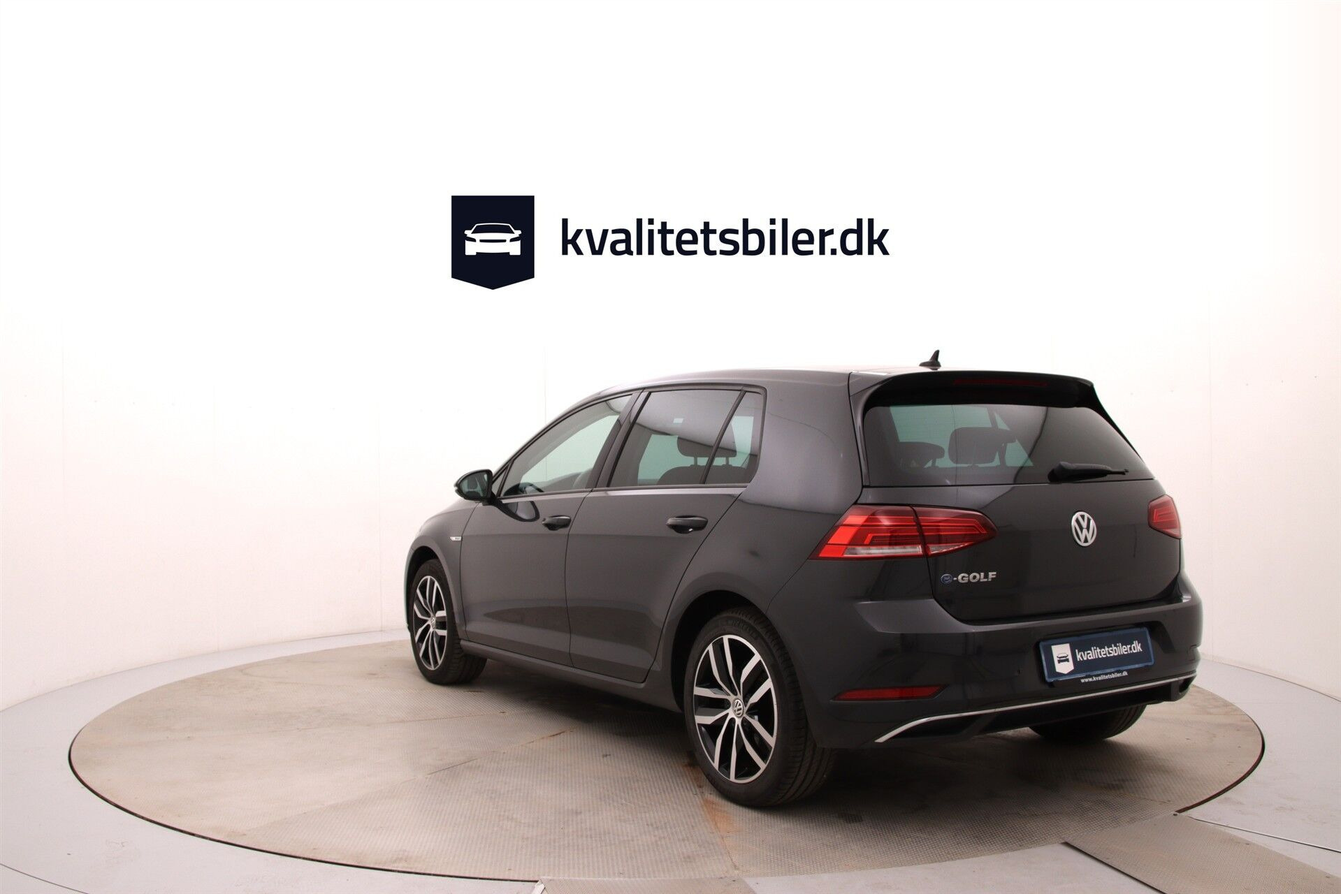 Grå VW Golf fra 2020