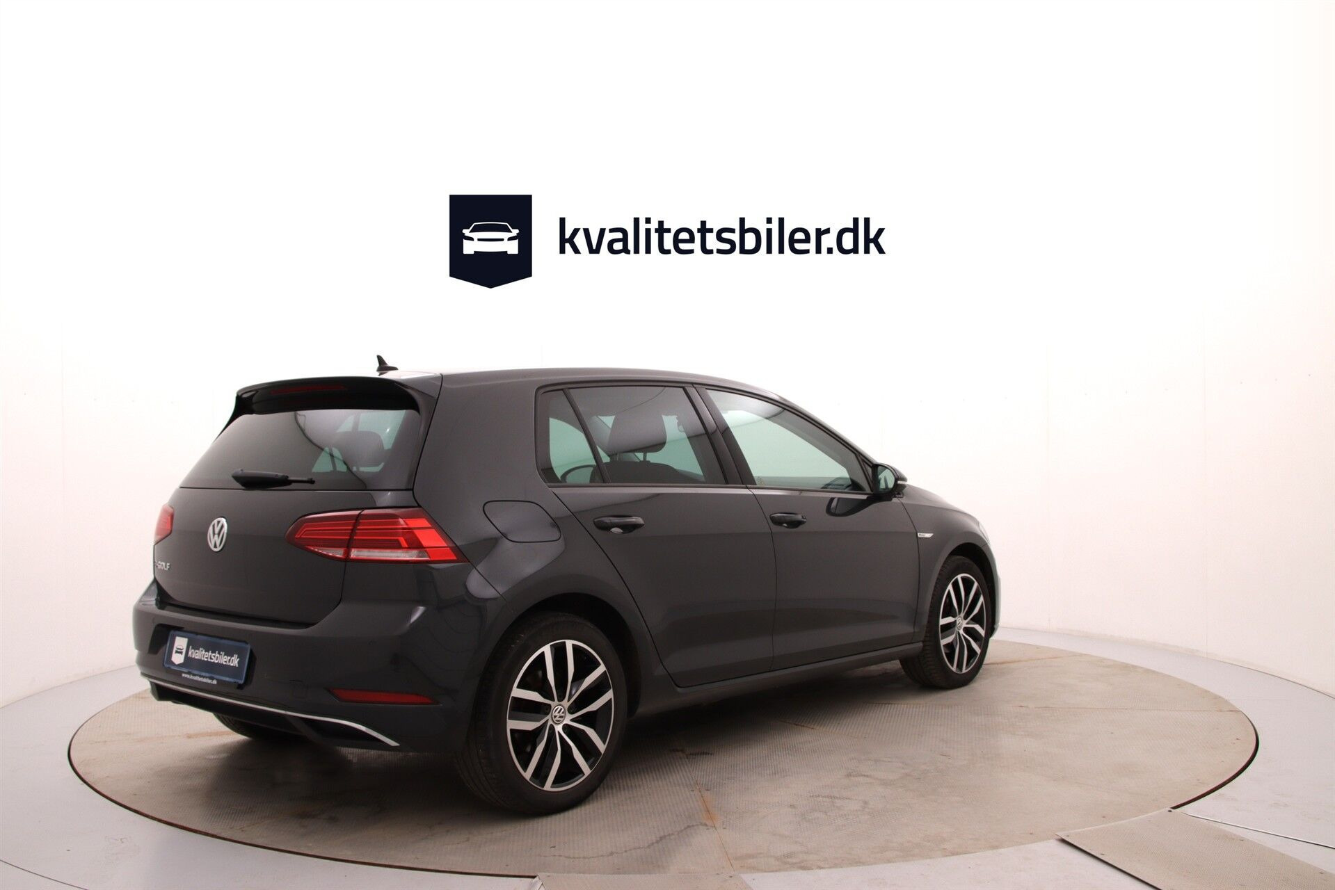Grå VW Golf fra 2020