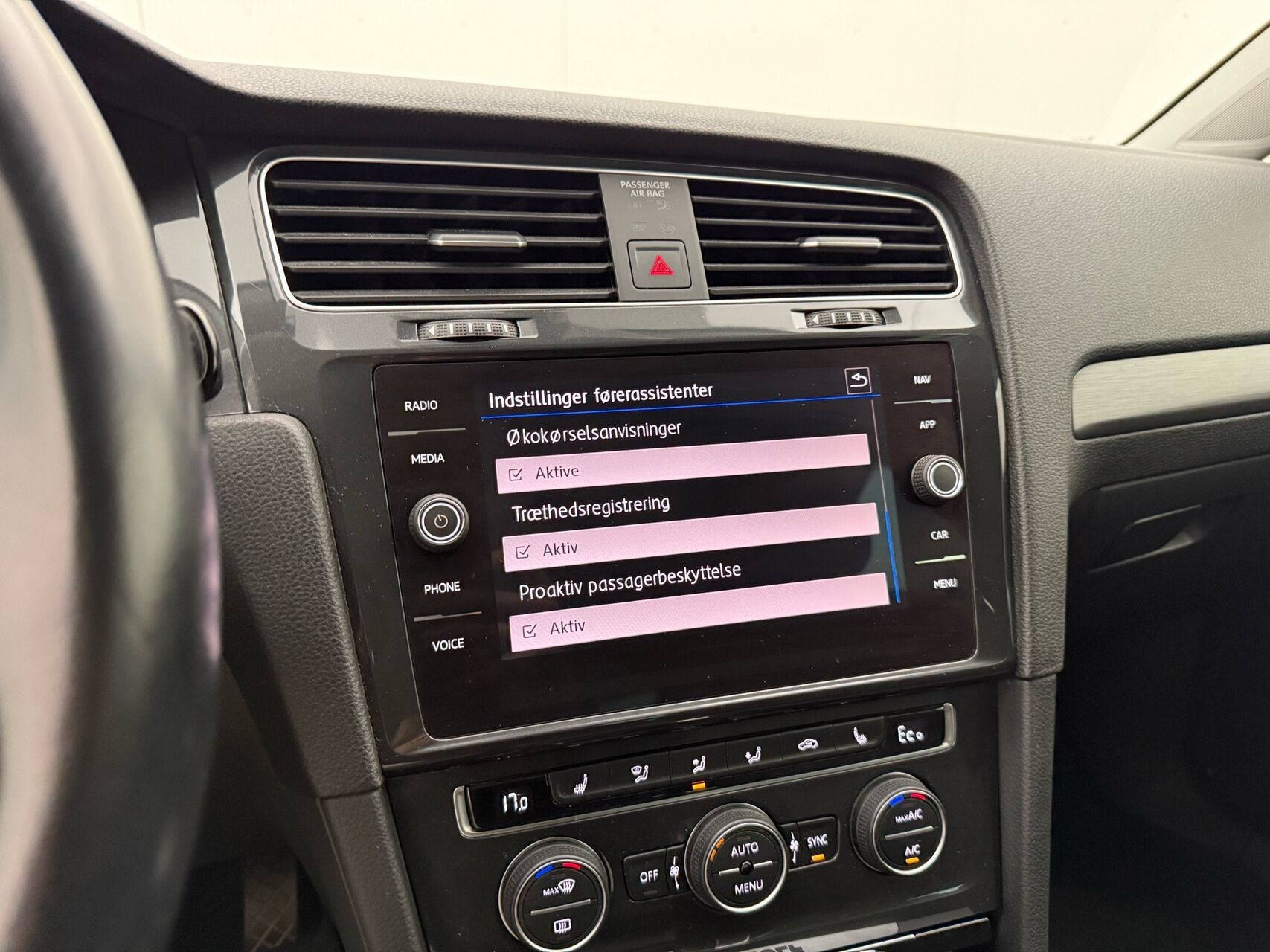 Grå VW Golf fra 2020