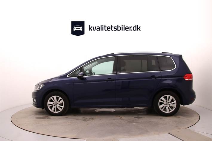 Blå VW Touran fra 2021