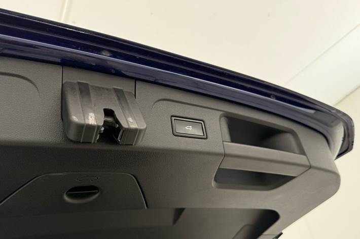 Blå VW Touran fra 2021