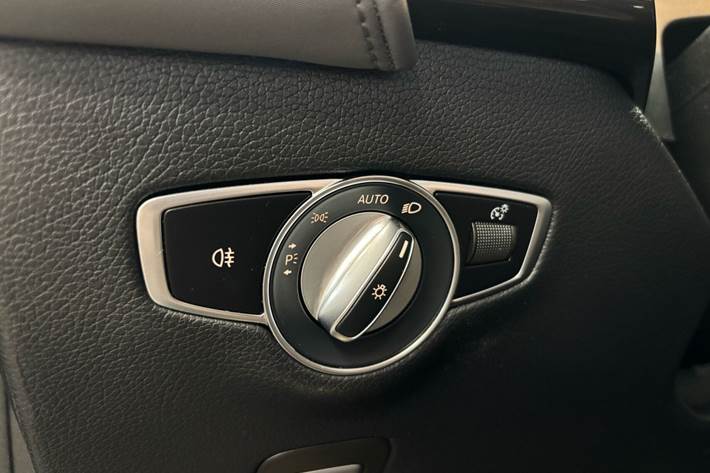 Sort Mercedes EQC 400 fra 2020