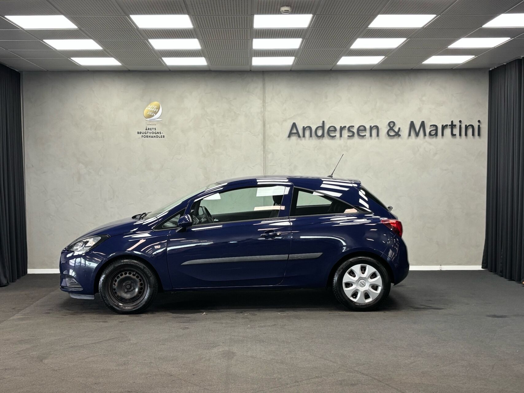 Blå Opel Corsa fra 2016
