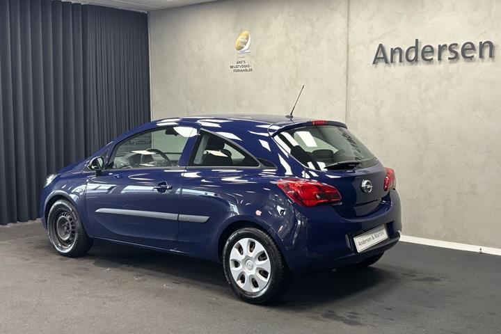 Blå Opel Corsa fra 2016