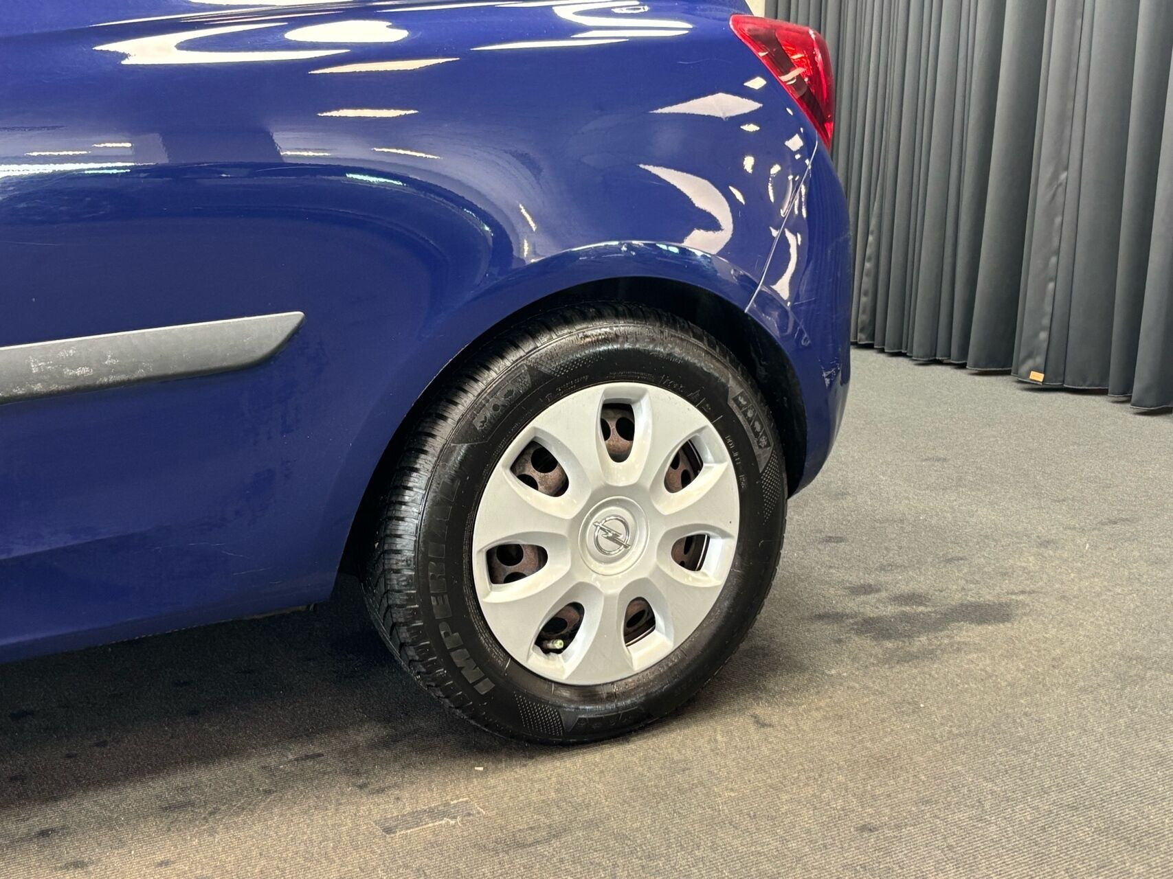 Blå Opel Corsa fra 2016