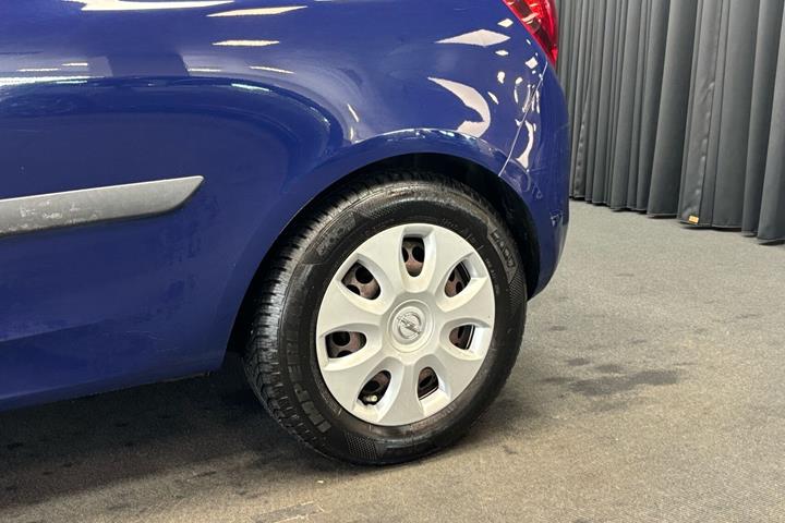 Blå Opel Corsa fra 2016