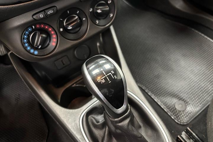 Blå Opel Corsa fra 2016