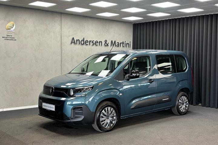 Blå Citroën ë-Berlingo fra 2025 set udefra