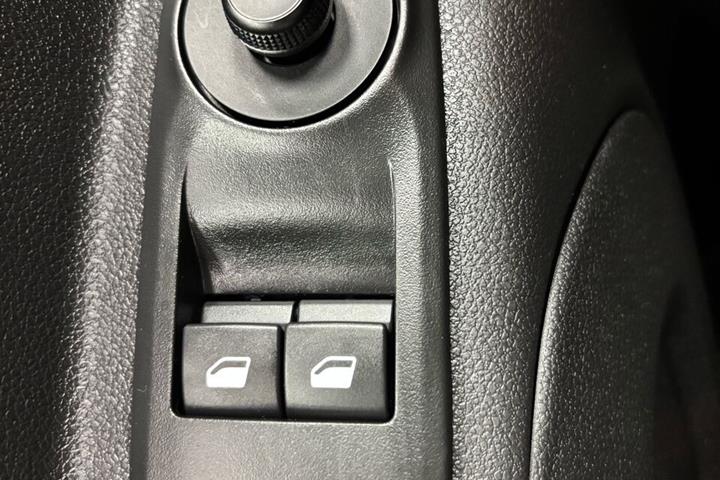 Blå Citroën ë-Berlingo fra 2025 set indefra
