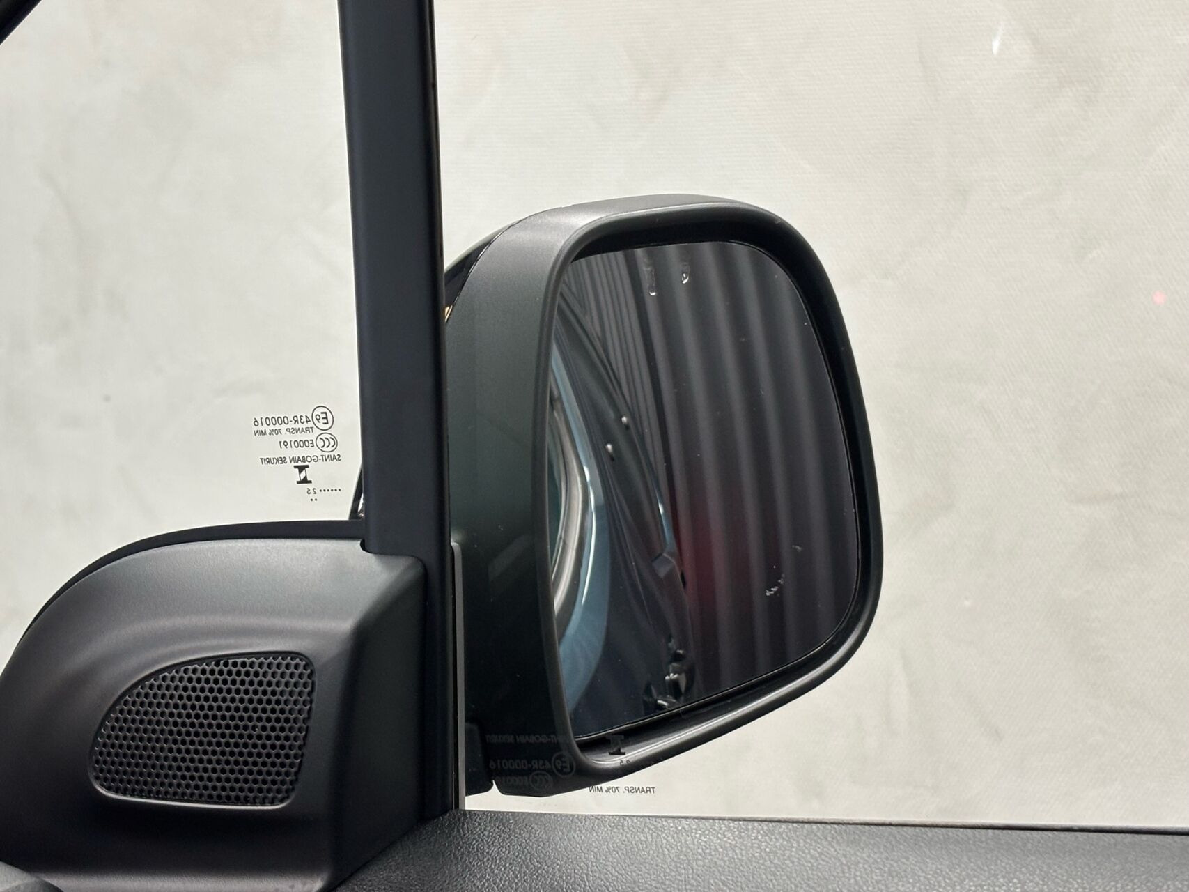 Blå Citroën ë-Berlingo fra 2025